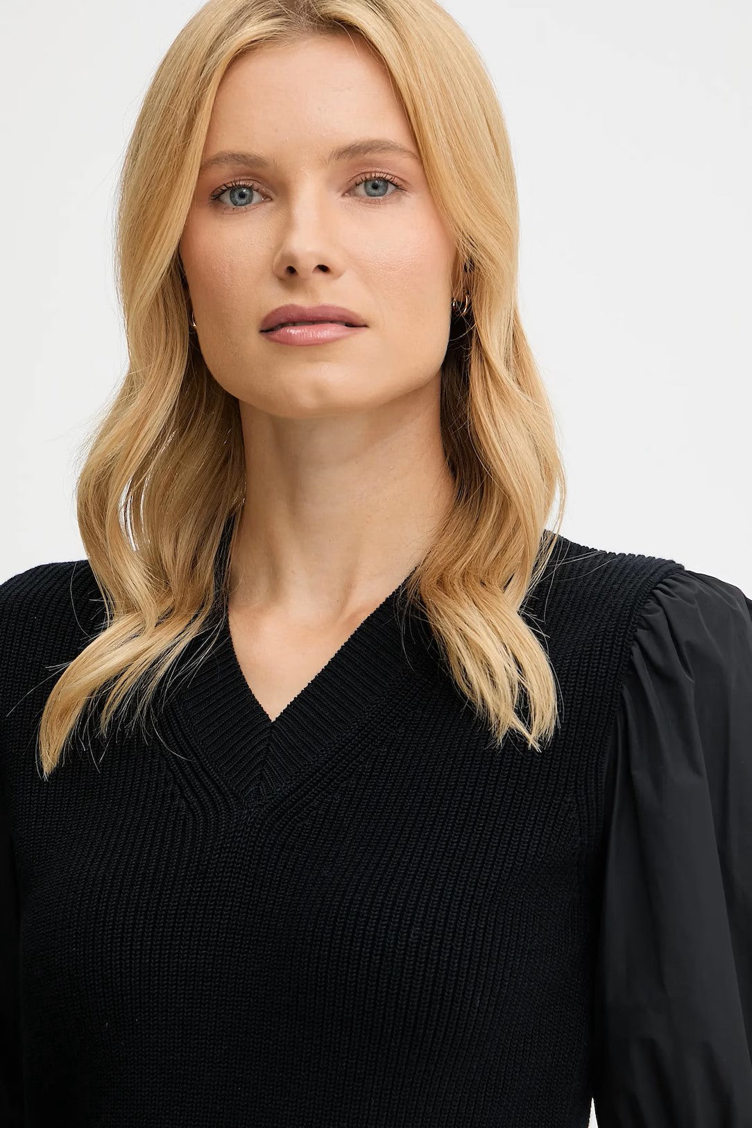 Fitted Ribbed Knit Top With Puffed Sleeves