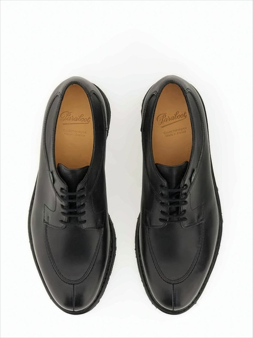 Smooth Leather Dress Shoes with Classic Detailing