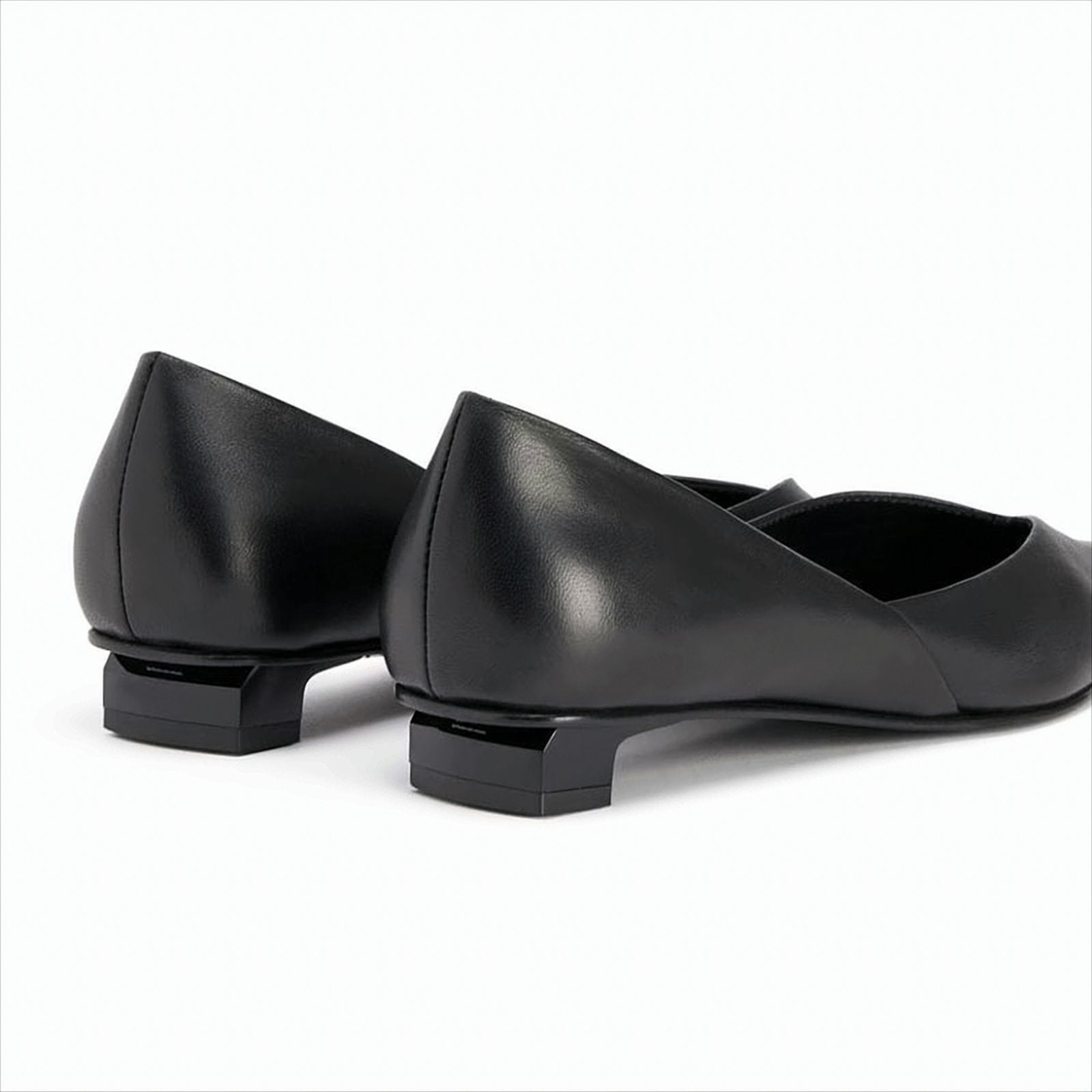 Pointed-Toe Flat Shoes with Low Geometric Heel