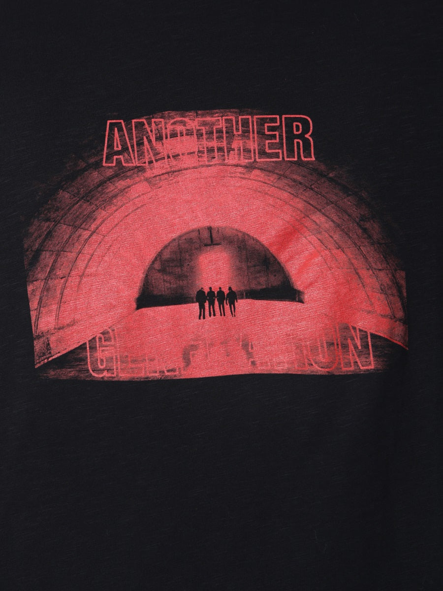 Contrasting Raglan Fit Round Neck T-Shirt
