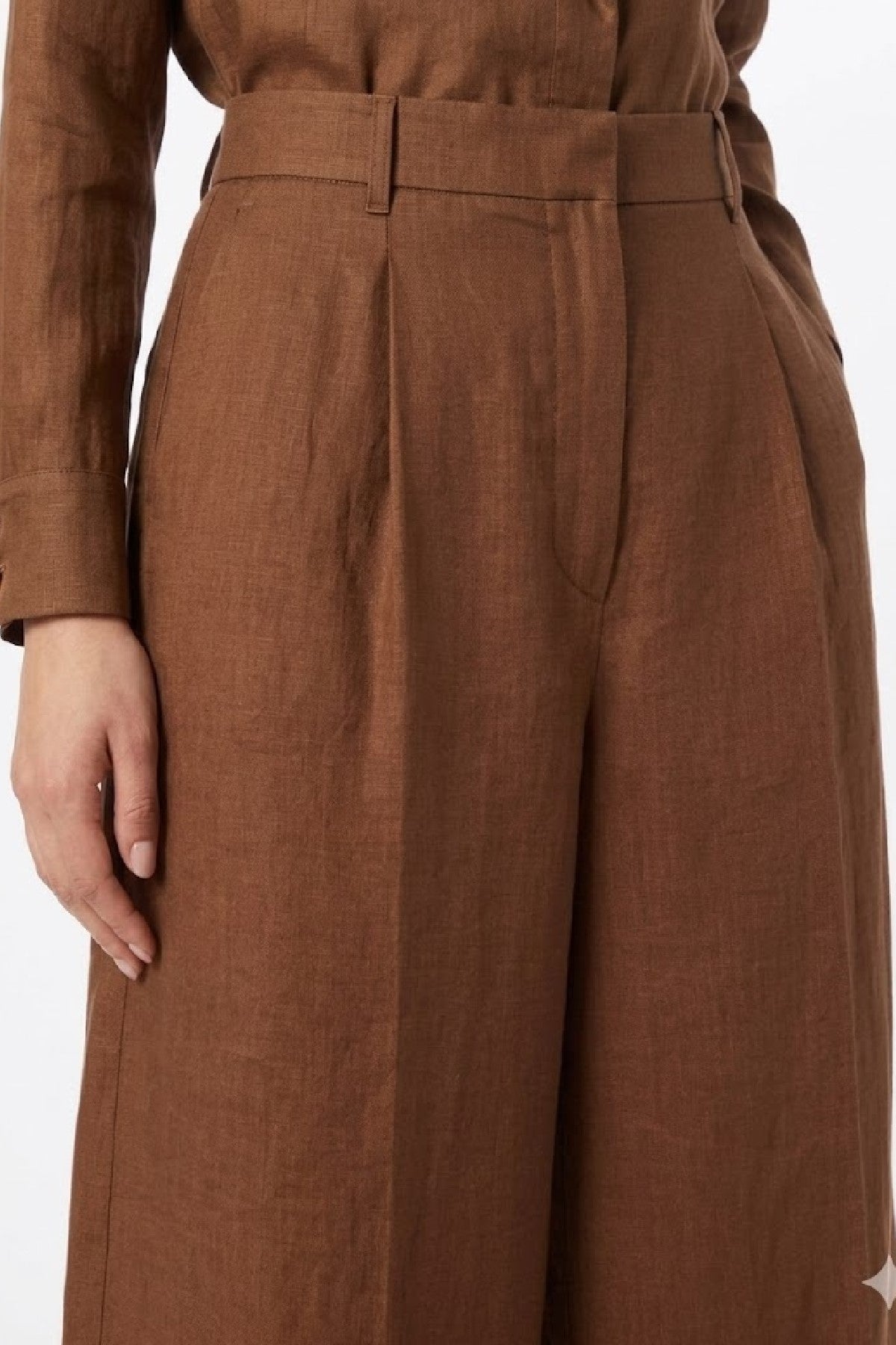 Tailored High-Waist Shorts with Pleats and Pockets
