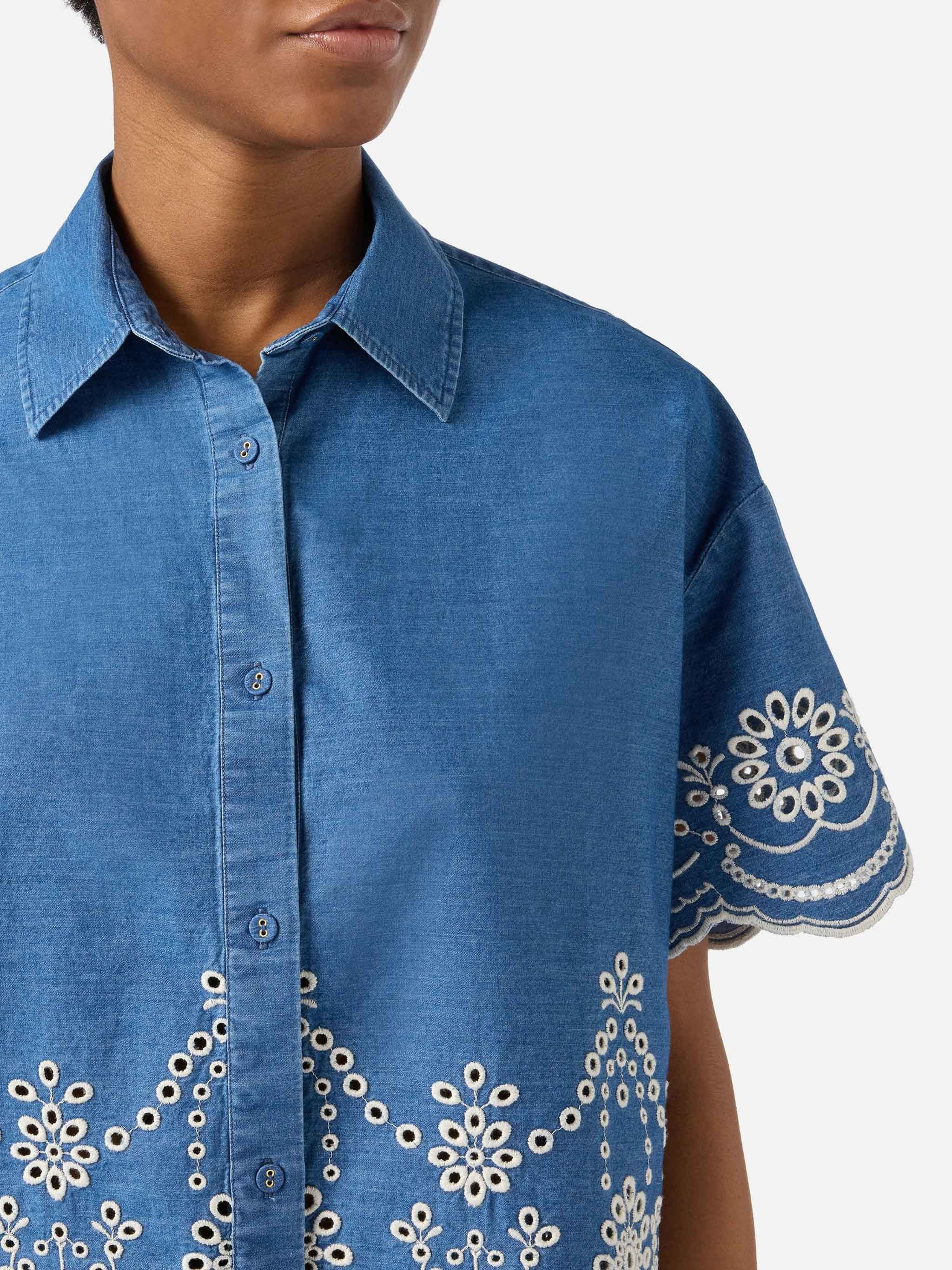 Cropped Shirt with Classic Collar and Floral Embroidery