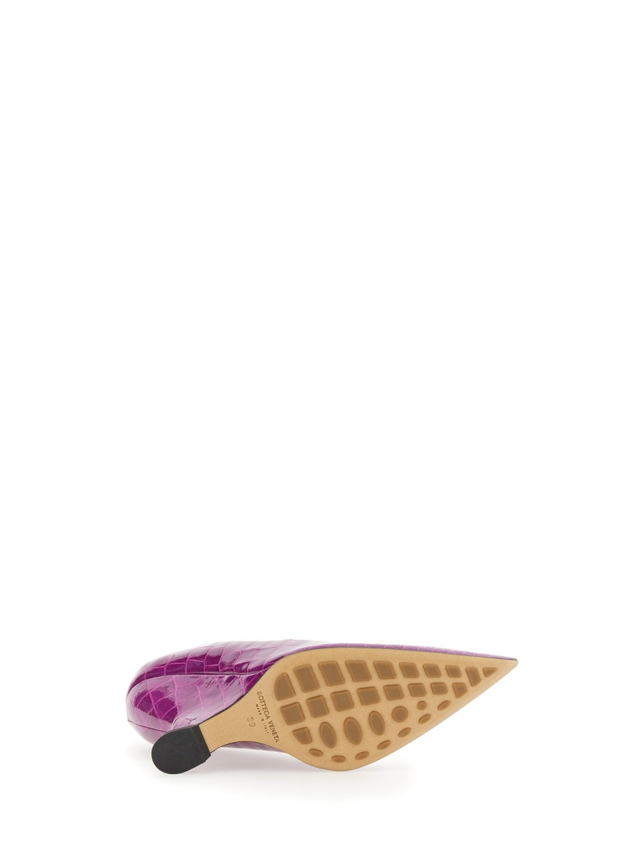 Pointed Decollete Pumps with Crocodile-Embossed Detail