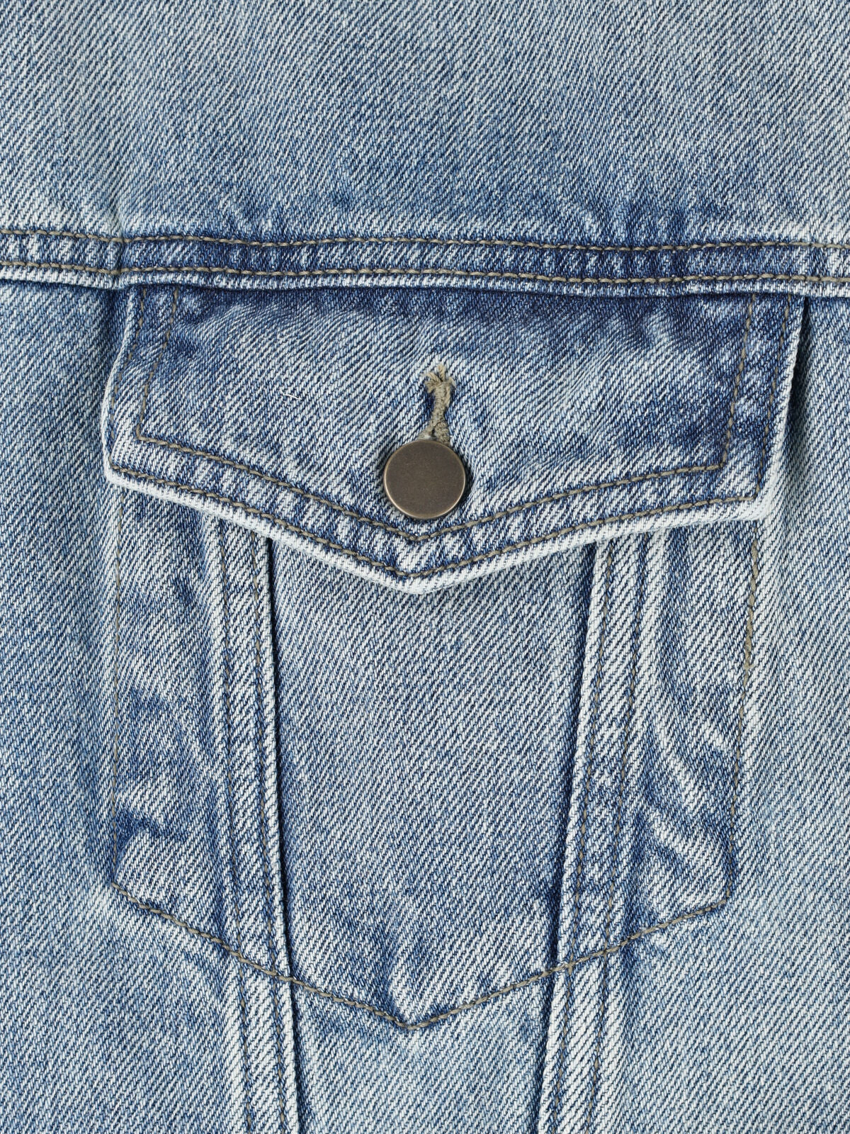 Light Washed Cropped Denim Jacket With Classic Collar