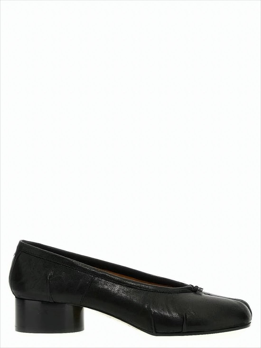Distinctive Black Flat Shoes with Split-Toe Design