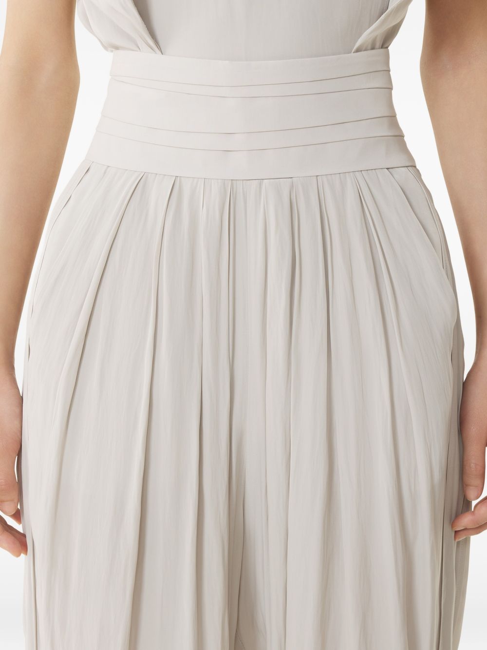 High-Waisted Trousers with Pleated Detailing and Side Pockets