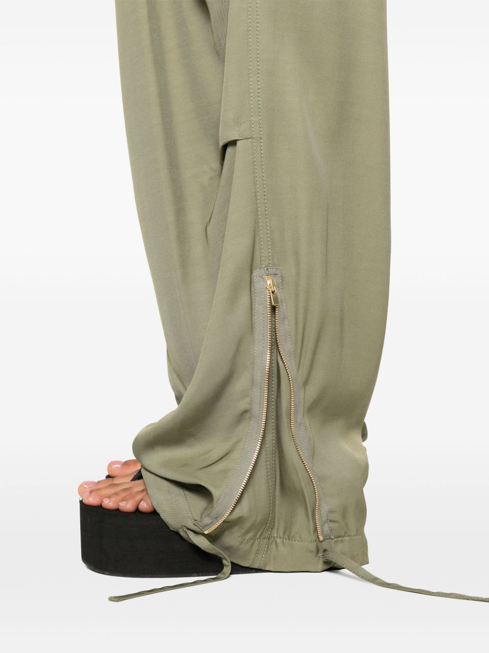 Wide-Leg Trousers with Functional Cargo Pockets