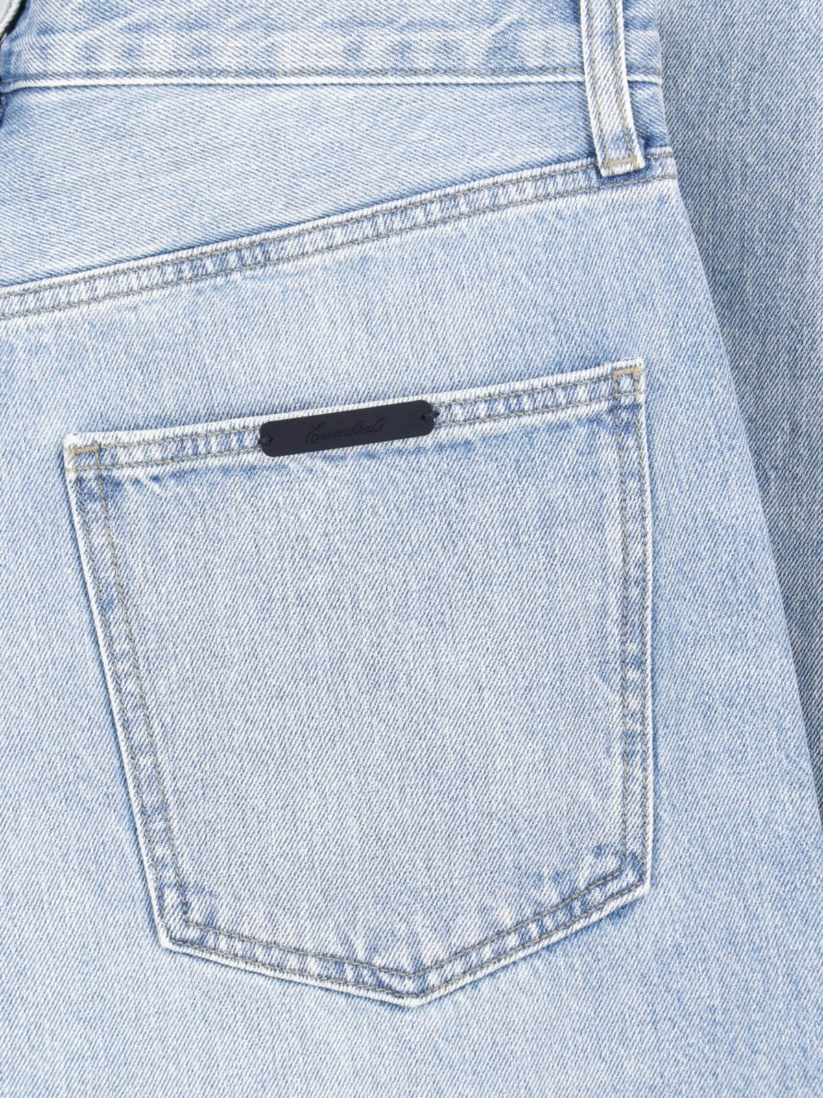 Light Wash Denim Jeans With Straight-Leg Cut