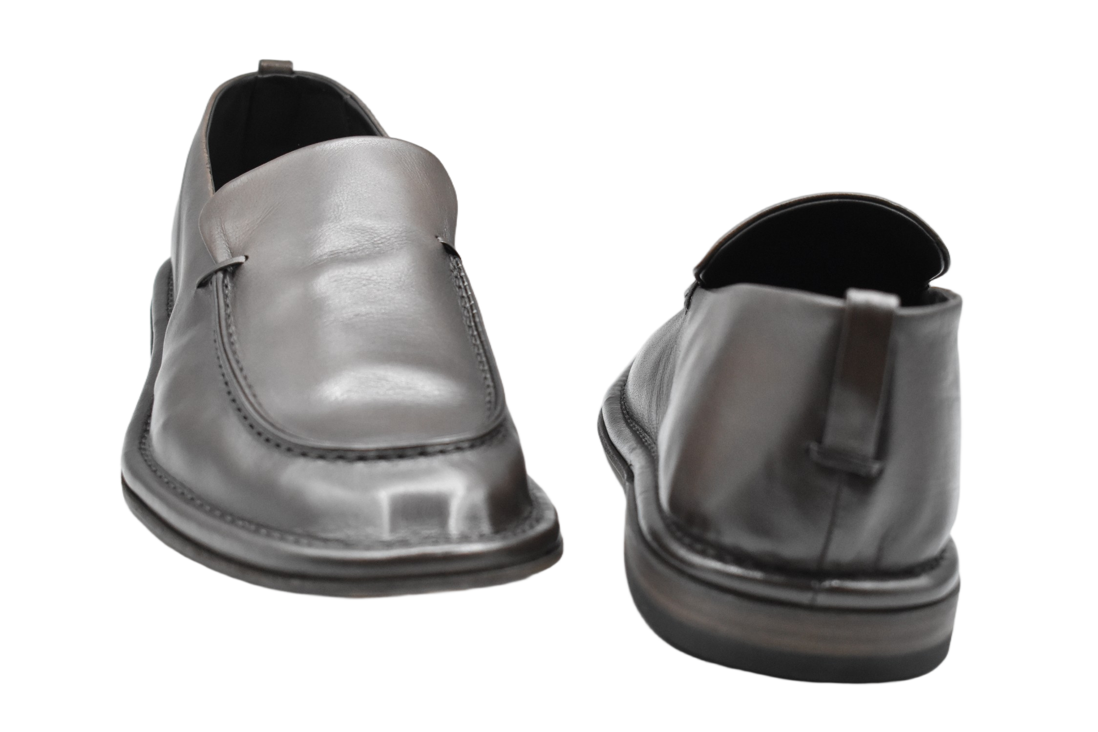 Low-Cut Polished Leather Shoes With Subtle Stitching Details