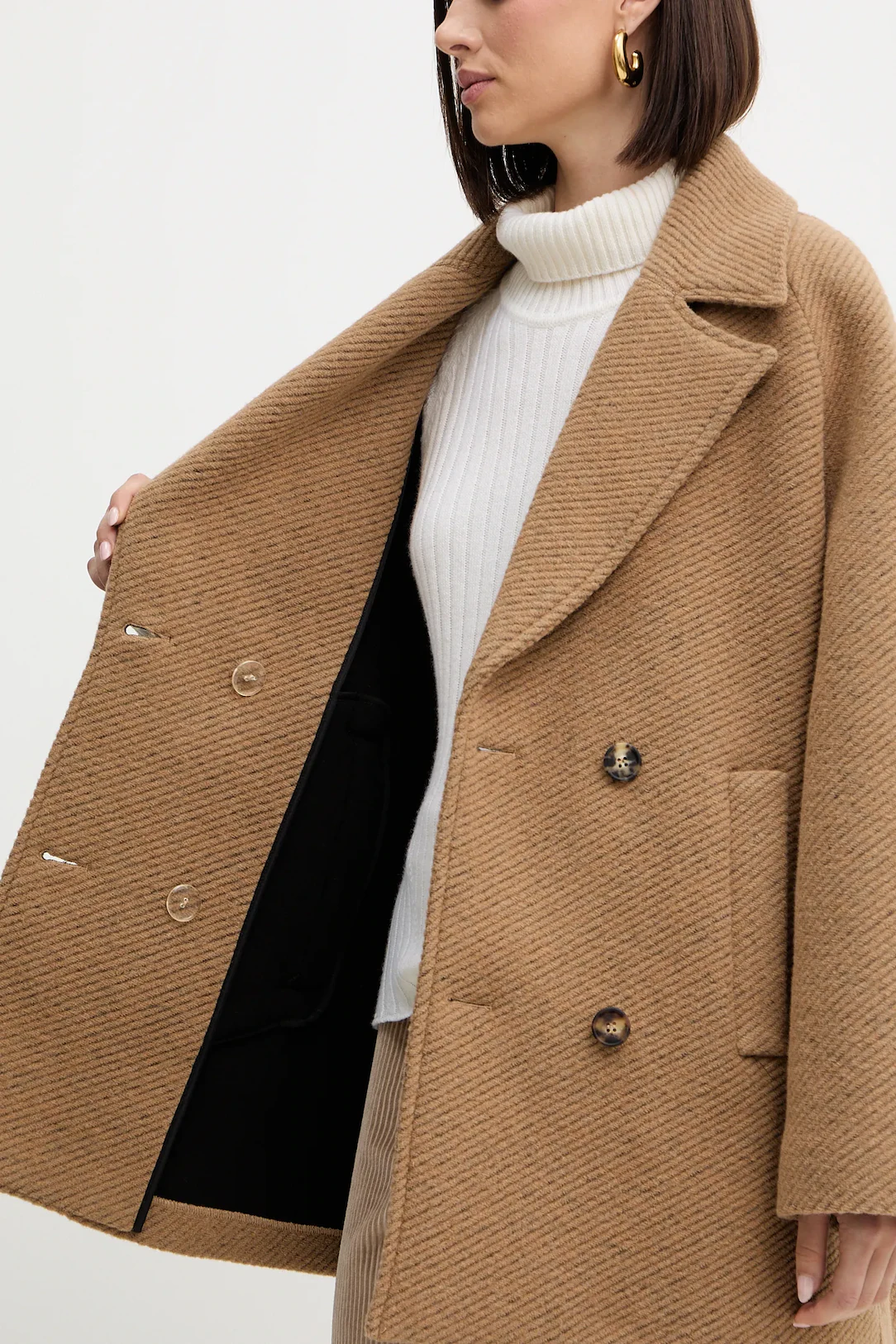 Classic Mid-Length Camel Coat With Double-Breasted Design
