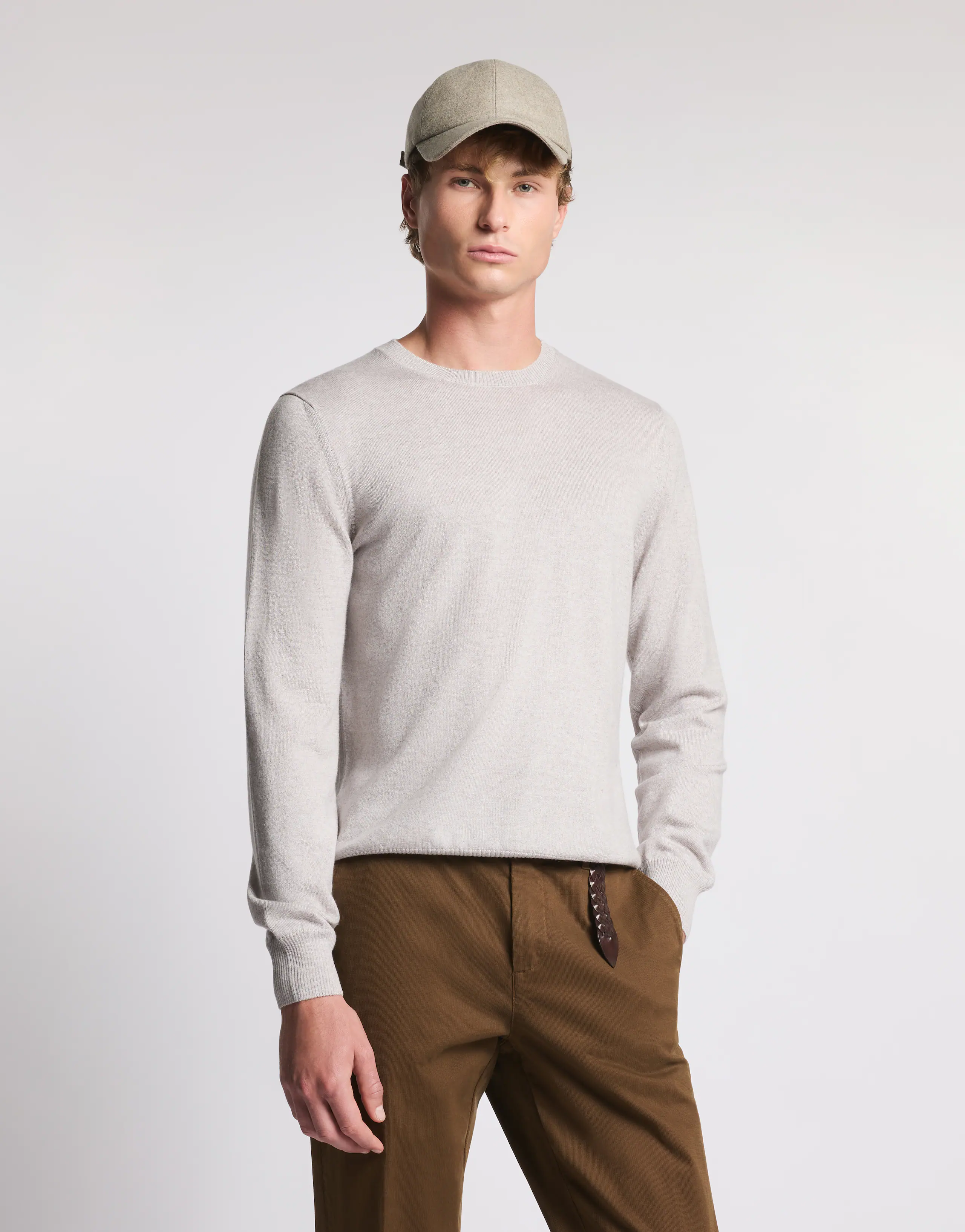 Classic Crew Neck Sweater In Soft Grey Wool