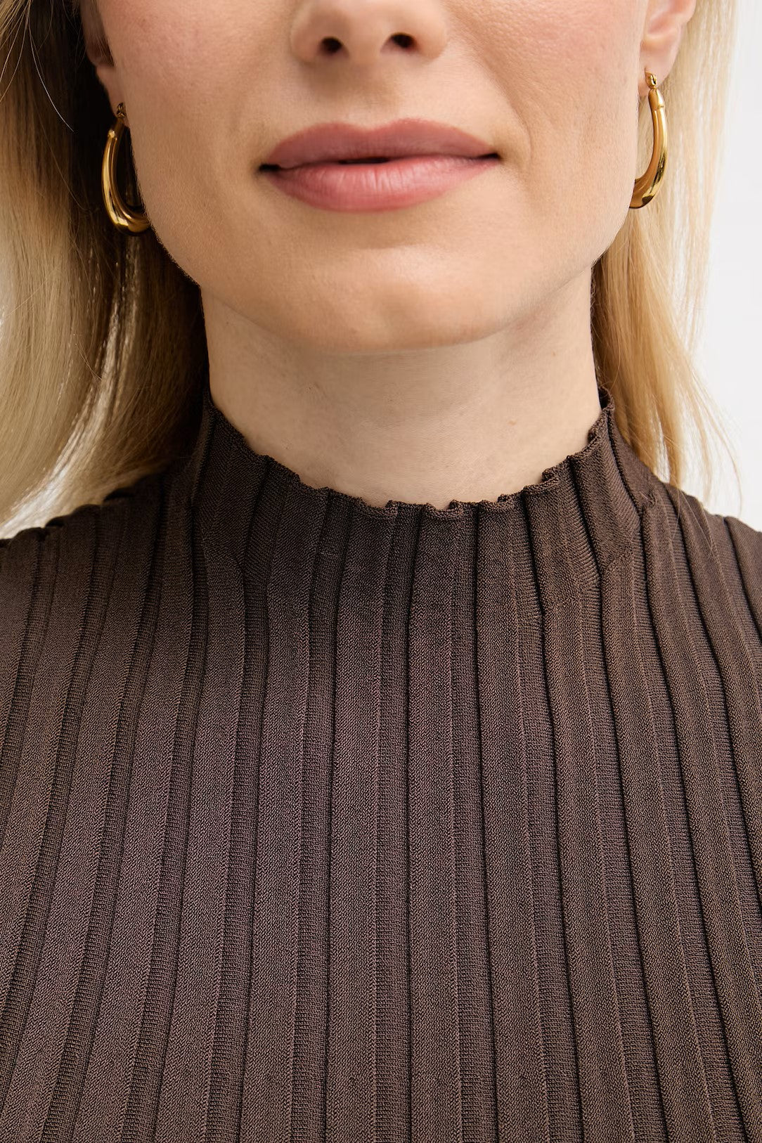 Ribbed Texture Sleeveless Top with High Neckline
