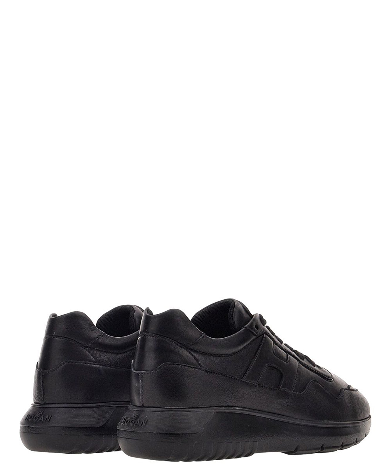 Interactive3 Lace-Up Shoes With And High-Quality Finish