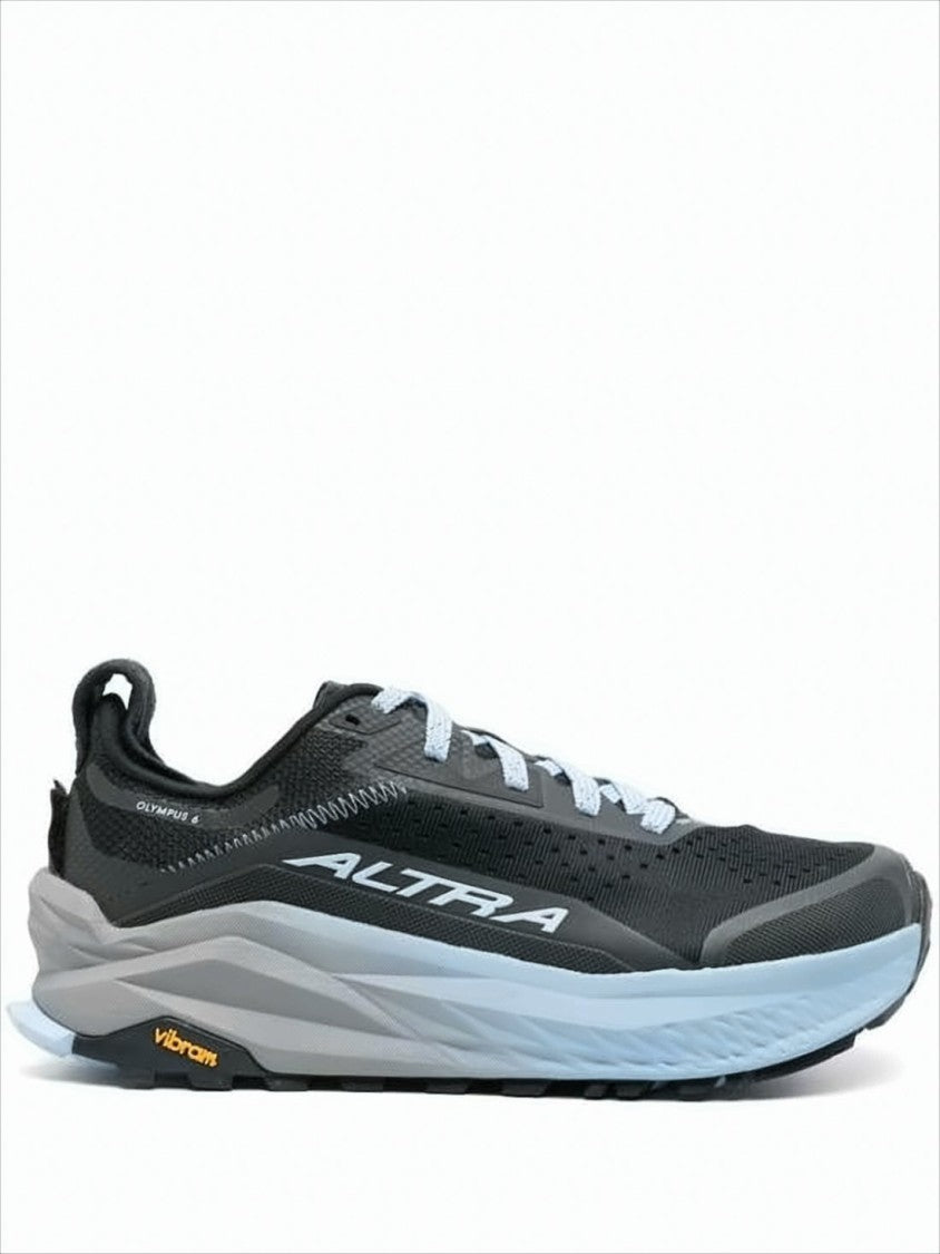 Low-Profile Black Sneakers With Breathable Mesh Upper