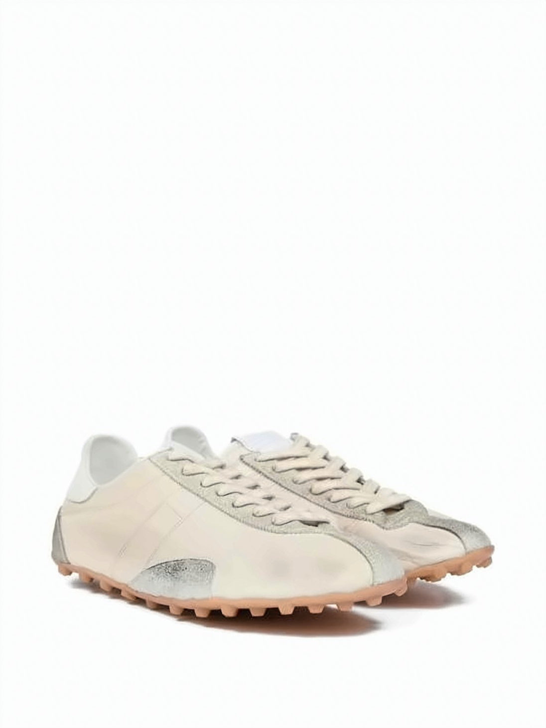 Low-Profile Sneakers with Suede Accents and Textured Sole