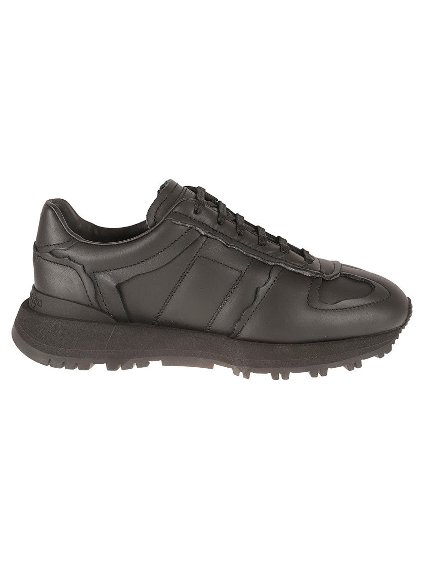 Sportowe czarne sneakersy z designem