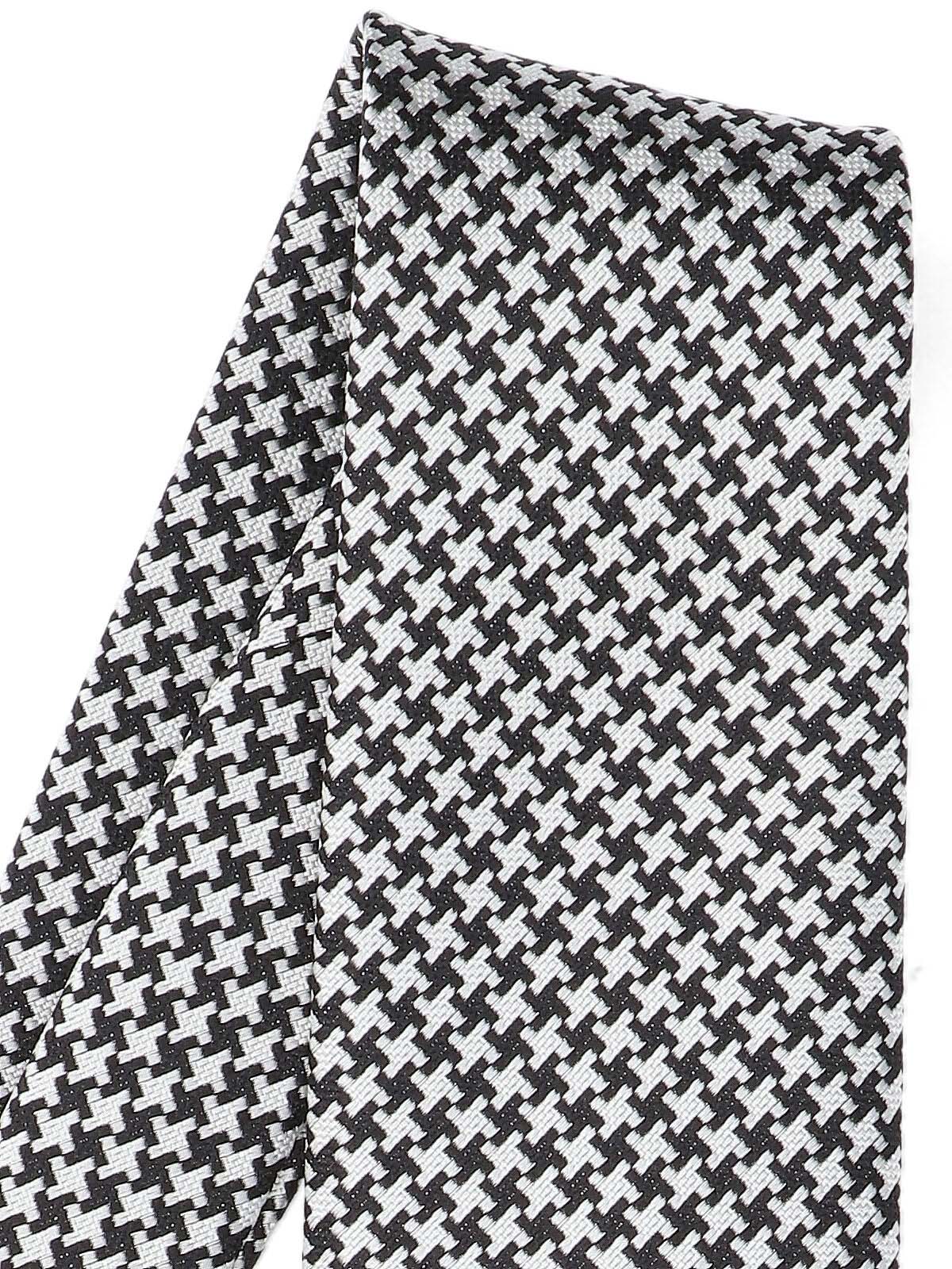 Houndstooth Pattern Necktie With Textured Fabric