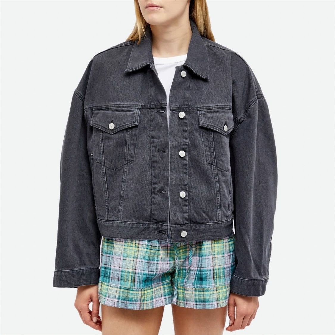 Loose-Fit Black Denim Trucker Jacket With Classic Collar And Button Closure