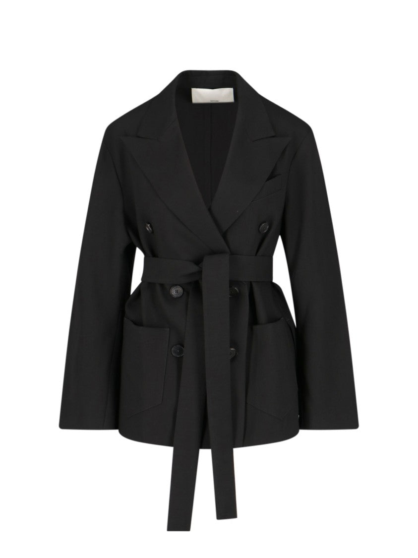 Tailored Black Jacket With Classic Collar And Streamlined Silhouette