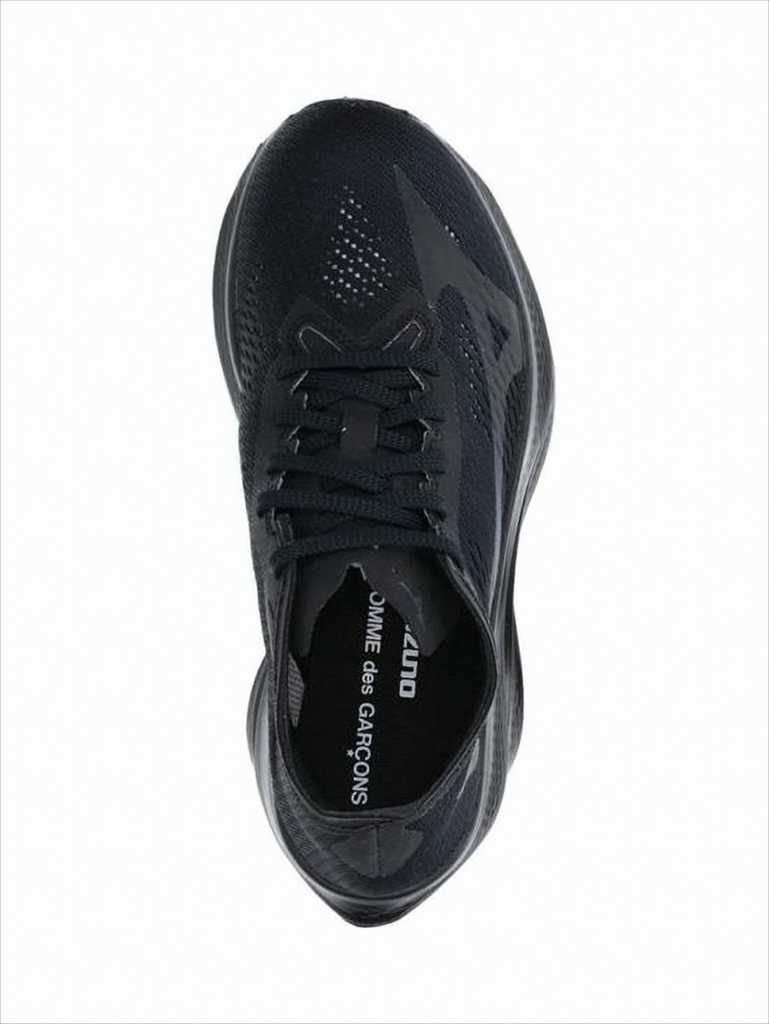 Streamlined All-Black Sneakers With Textured Sole