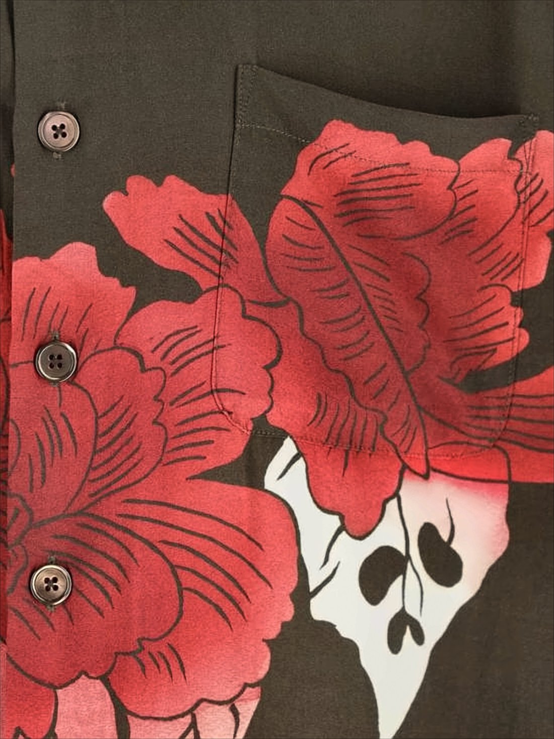 Loose-Fit Long-Sleeve Shirt with Bold Floral Pattern