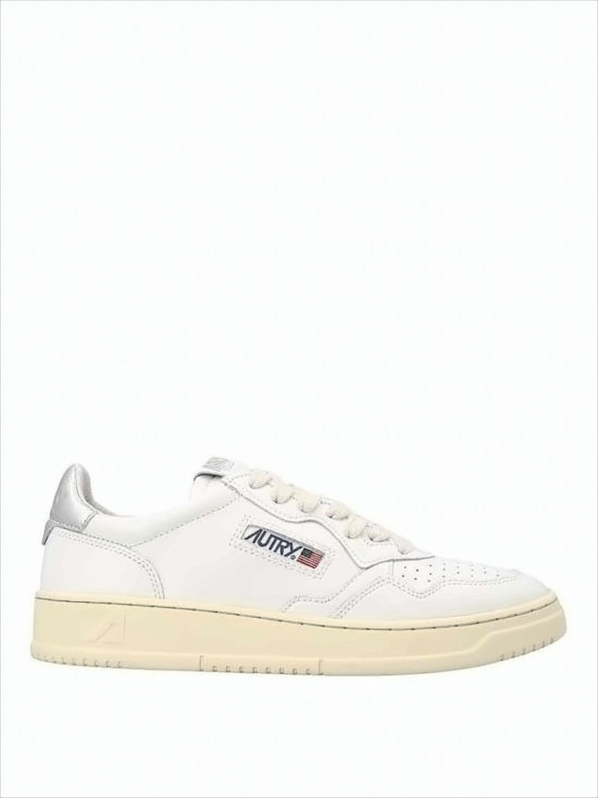 Low-Top Sneakers with Vintage-Inspired Cream Sole and Perforated Detailing