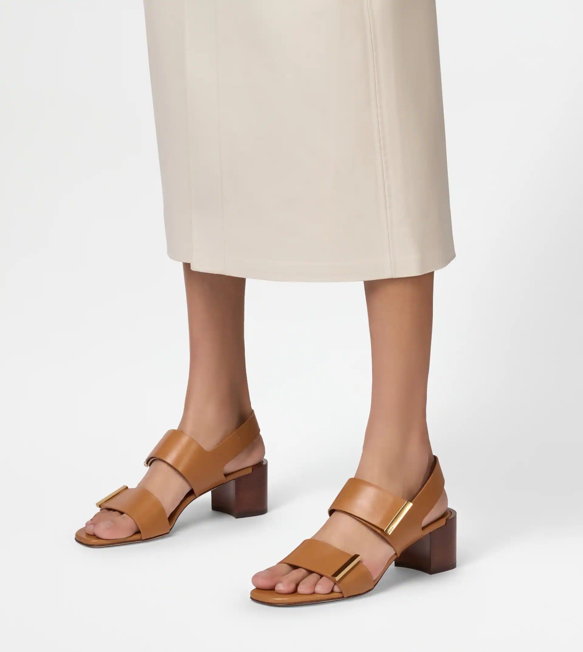 Sand. Cuoio T55 03L Metal Strap Sandals