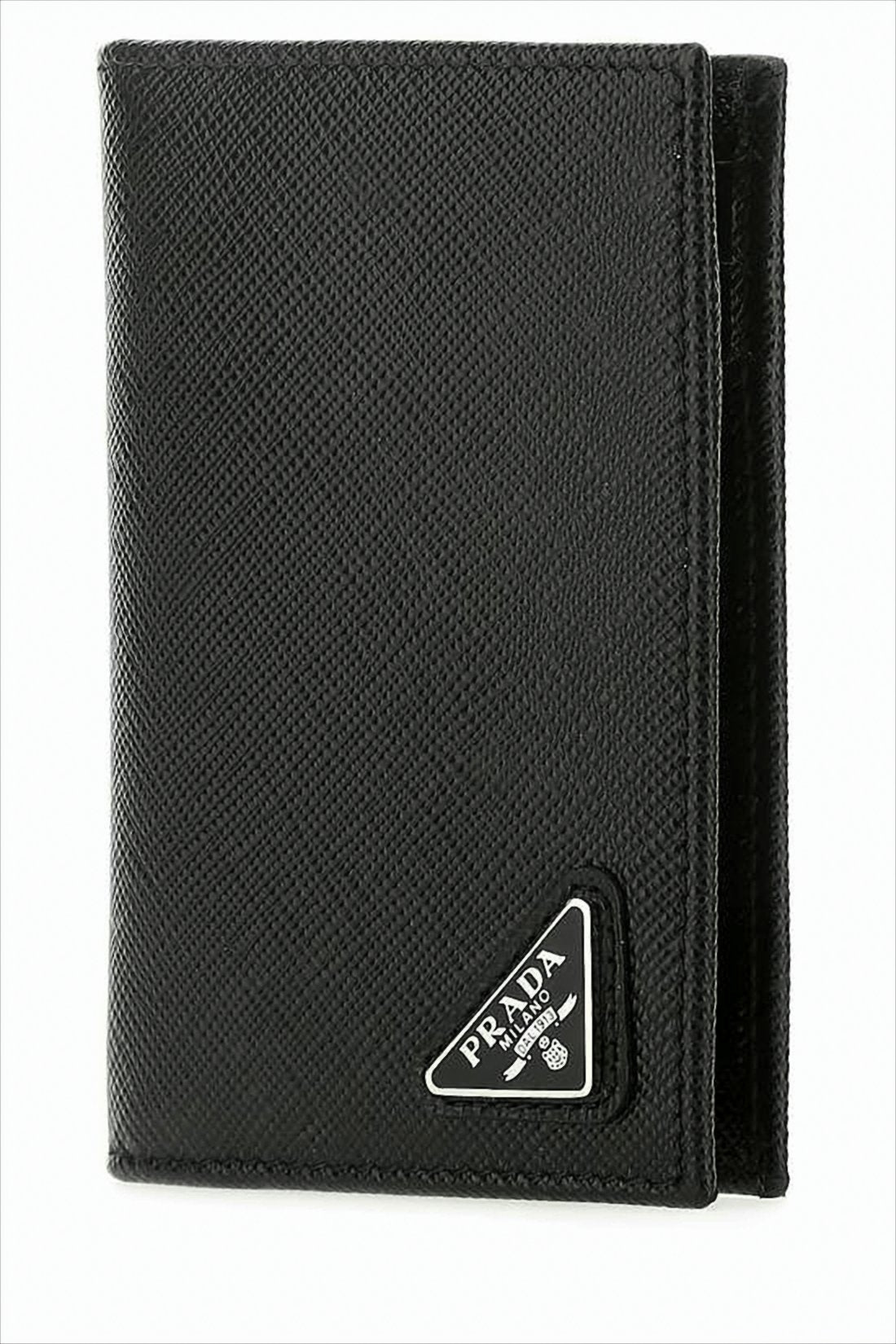 Compact Bifold Wallet in Textured Cowhide Leather