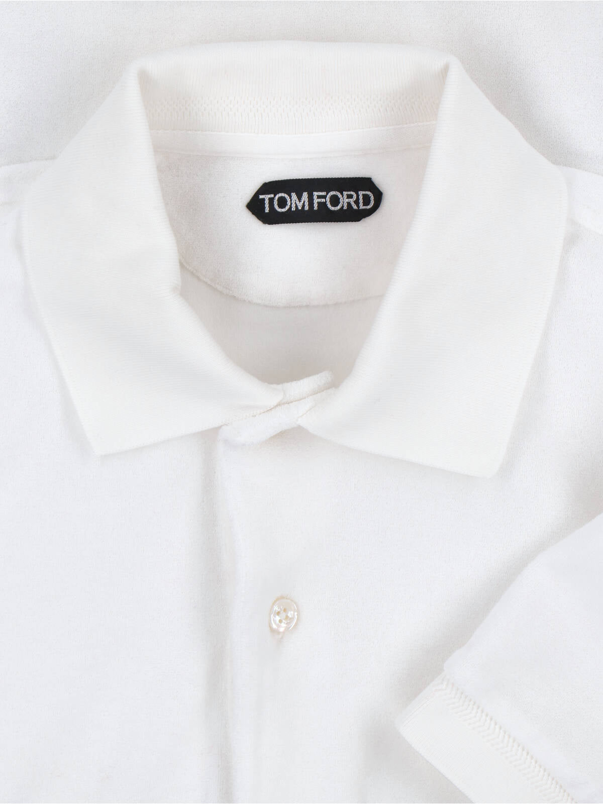 Classic Minimalist White T-Shirt with Crew Neckline