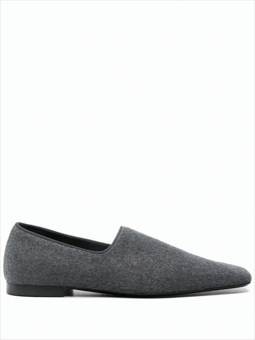 Minimalist Grey Flat Shoes with Pointed Toe
