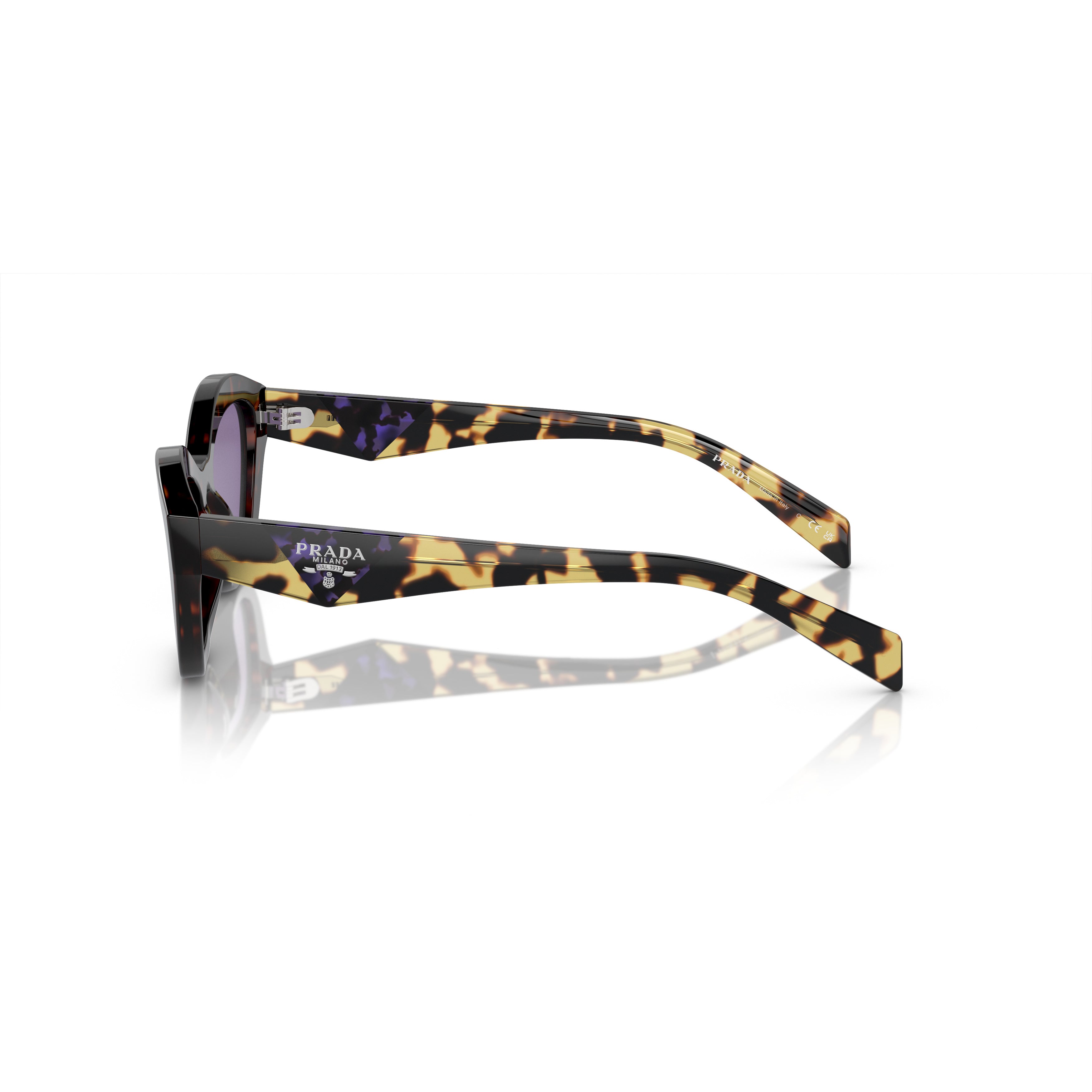 0pr A02s Bold Cat-Eye Sunglasses
