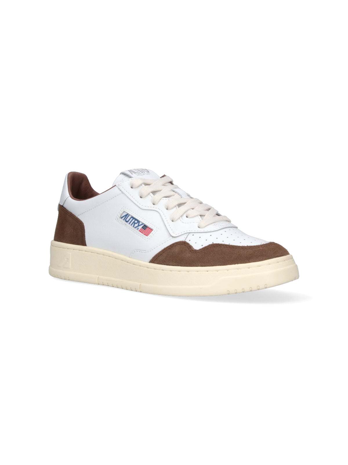 Low-Top Sneakers With Streamlined Silhouette And Timeless Appeal