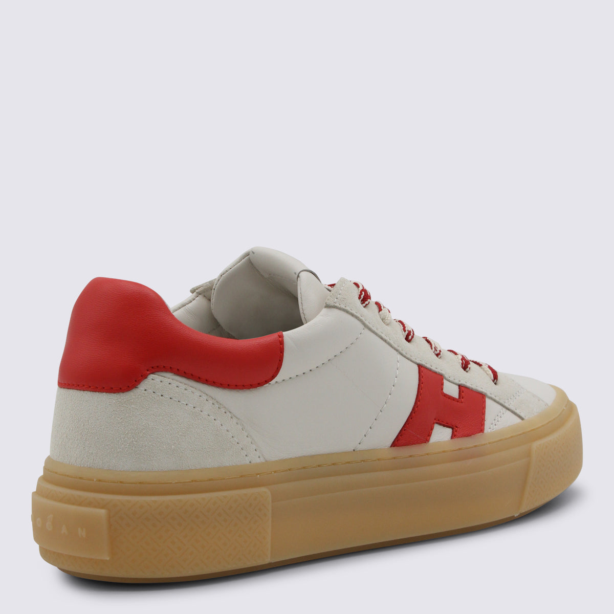 Skórzane sneakersy z czerwonymi akcentami