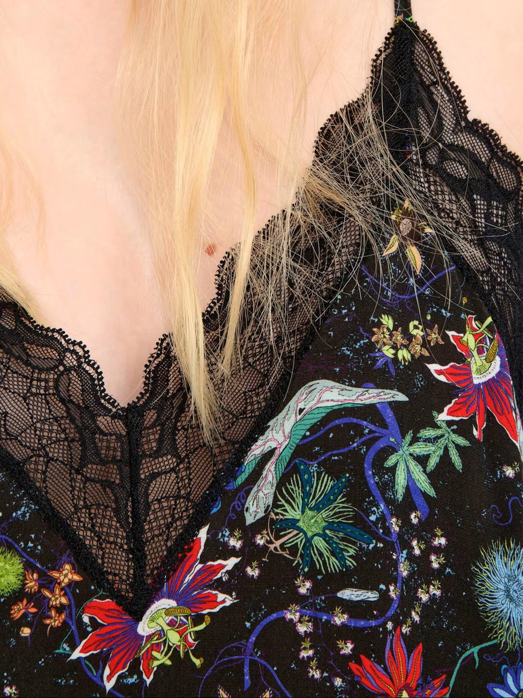Sleeveless Top with Lace-Trimmed V-Neckline and Floral Print