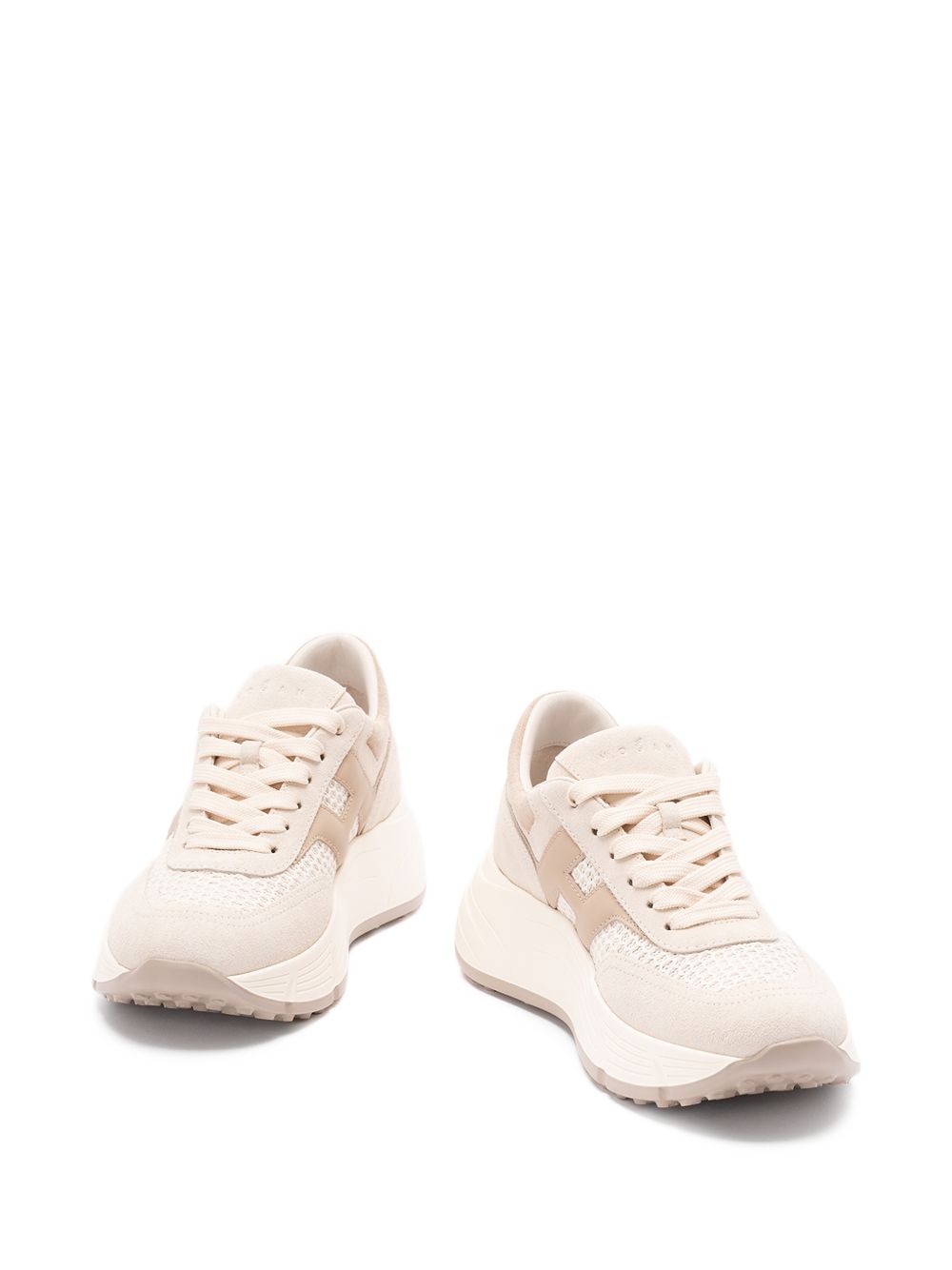 H669 Lace-Up Sneakers With Iconic Design And Versatile Appeal