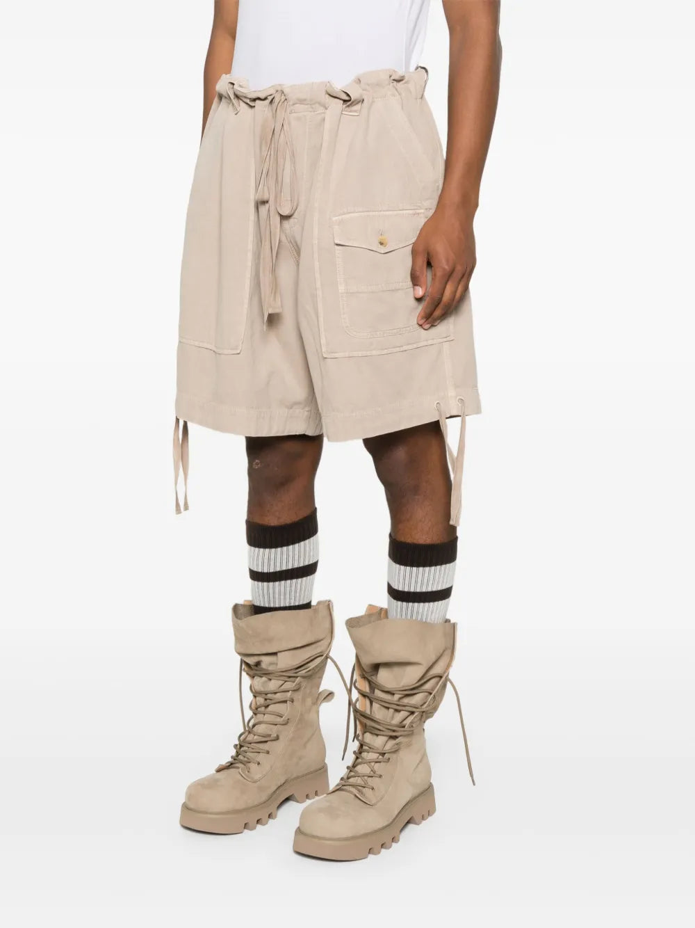 Straight-Leg Tailored shorts with Minimalist Design