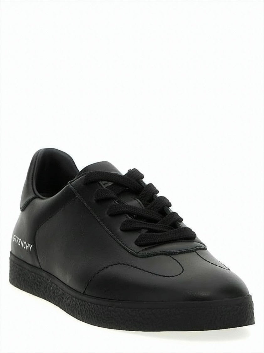 Sleek Minimalist Low-Top Sneakers in Smooth Calf Leather