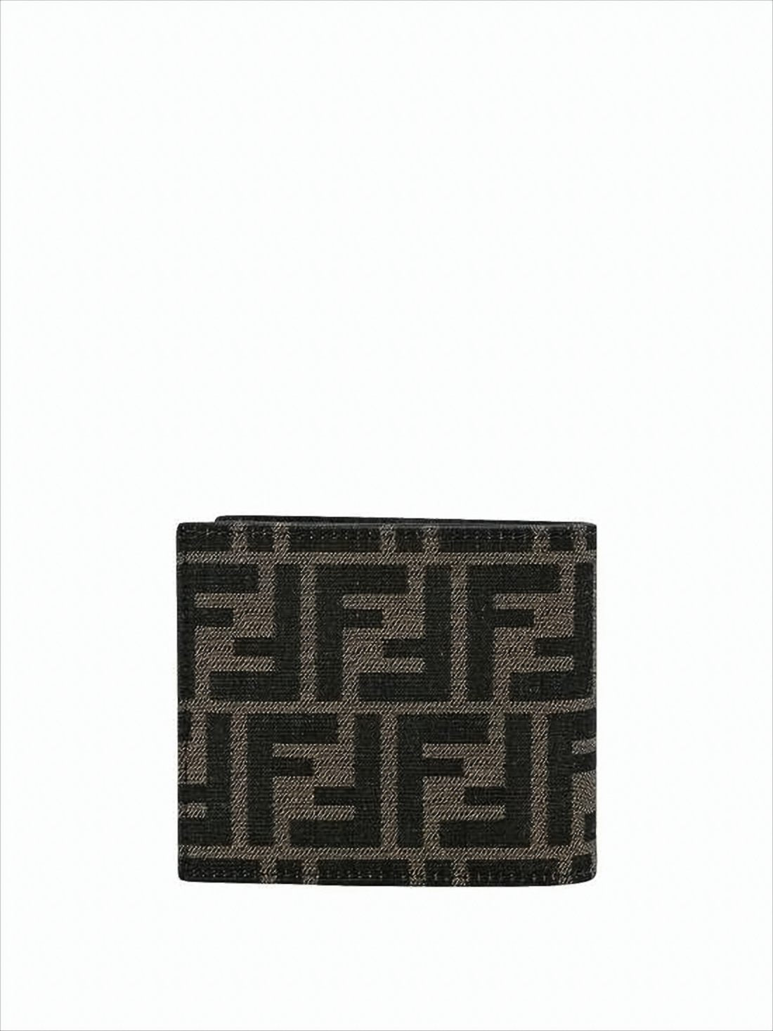 Compact Bifold Wallet With Textured Geometric Design