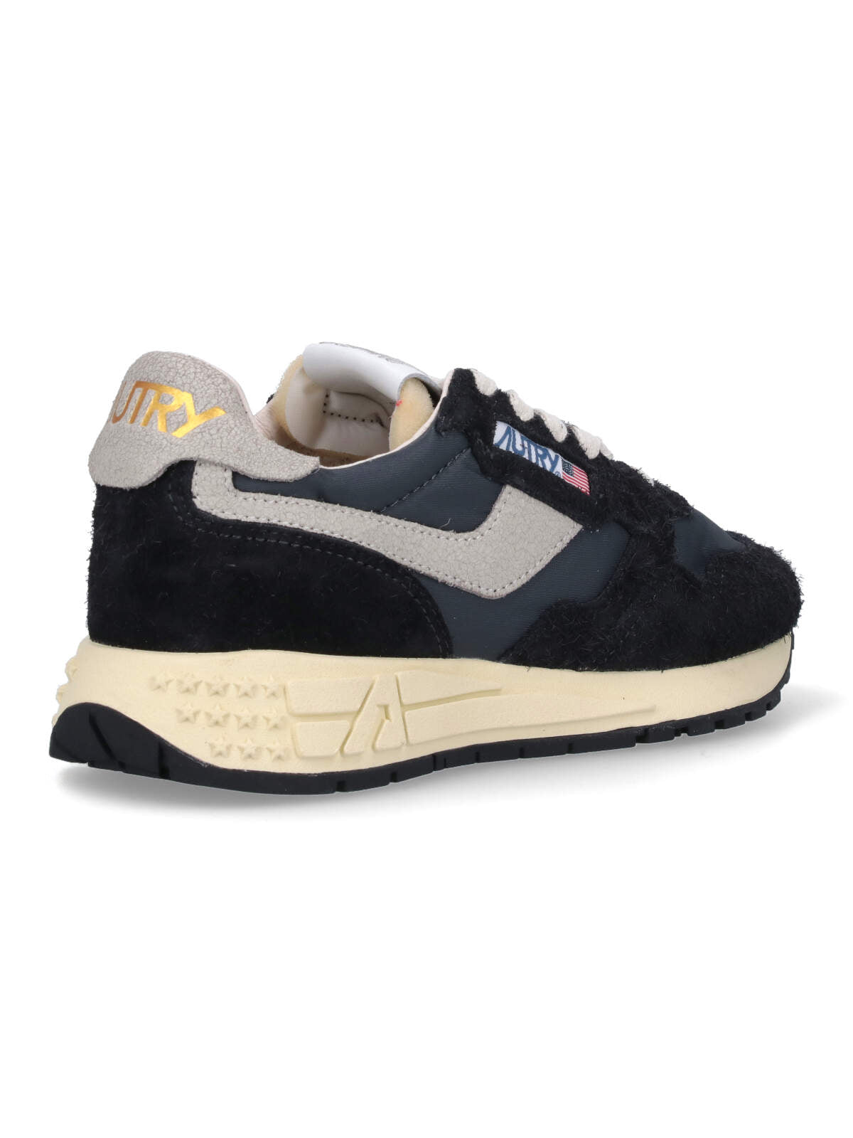 Minimalistic Design Black Sneakers With Sturdy Sole