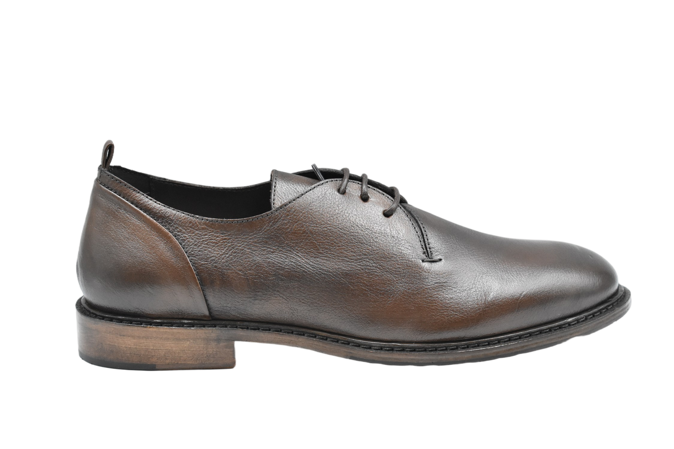 Brown Leather Low Shoes With Textured Upper