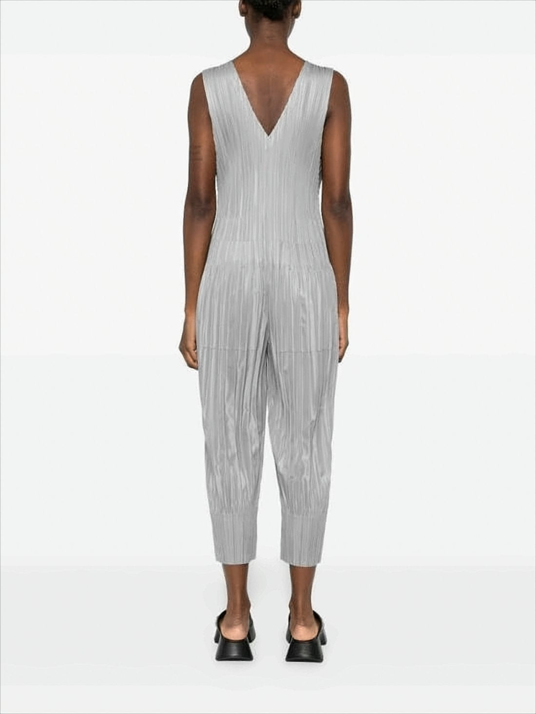 Pleated Textured Sleeveless Jumpsuit with V-Neckline