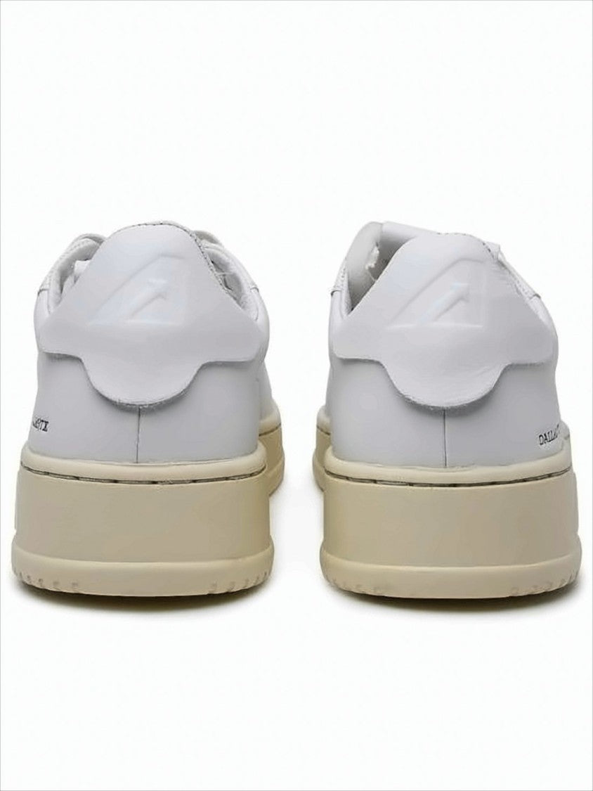 Low-Top Off-White Sneakers with Vintage Rubber Sole