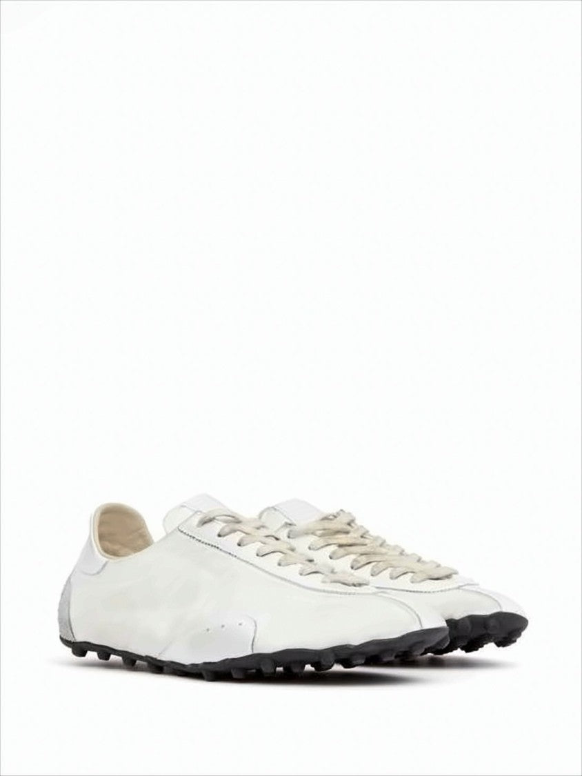 Low-Profile White Sneakers With Textured Sole And Suede Accents