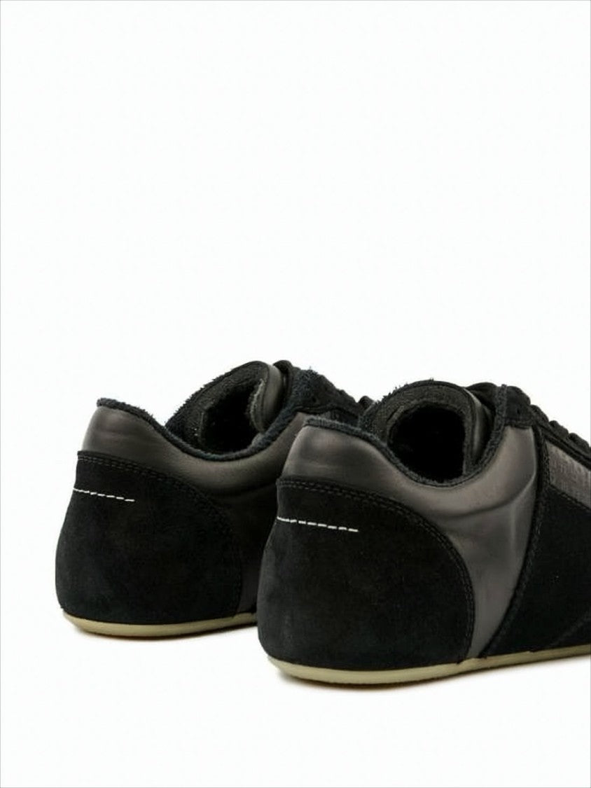 Low-Profile Black Sneakers with Suede Panels