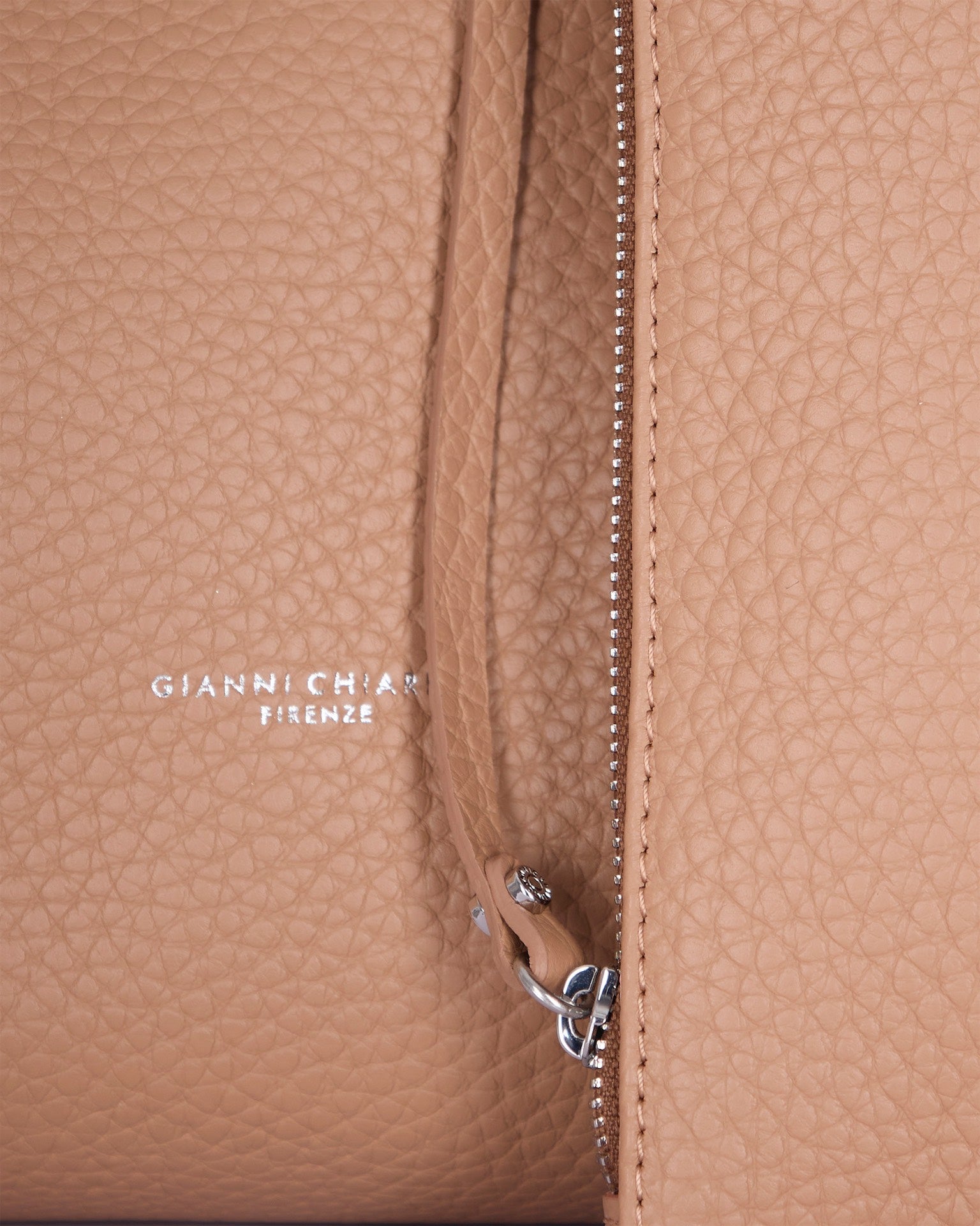 Borsa Dua Shoulder Bag In Soft Large-Grain Leather