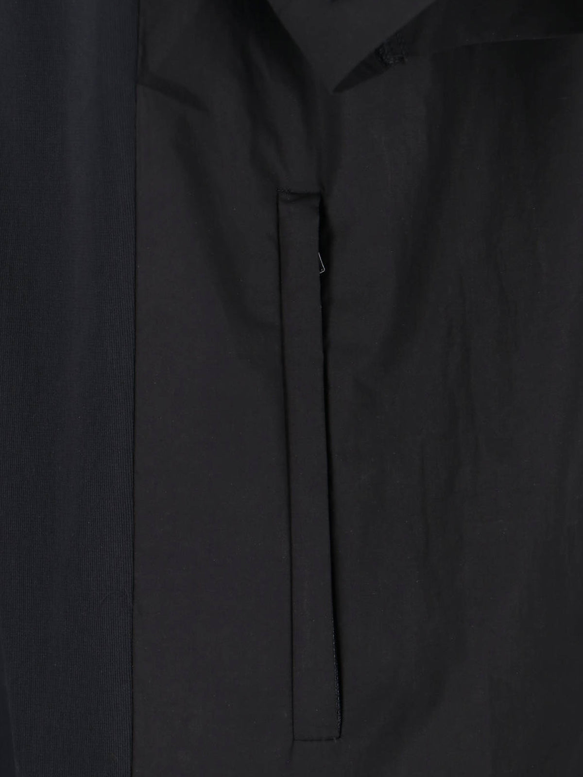 Minimalist Black T-Shirt With Crew Neckline And Short Sleeves