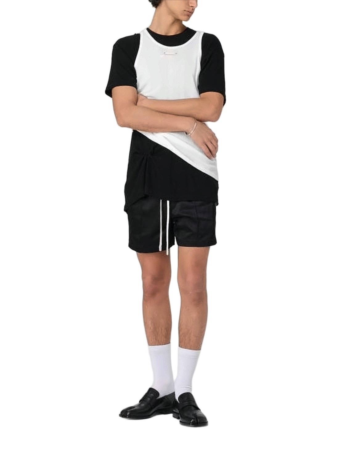 Loose-Fitting Black T-Shirt with Subtle Stitched Detail