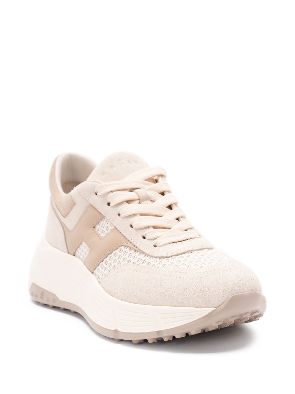 H669 Lace-Up Sneakers With Iconic Design And Versatile Appeal