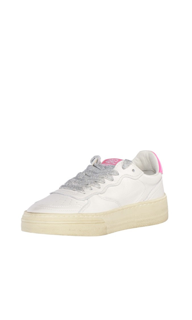 Białe skórzane sneakersy