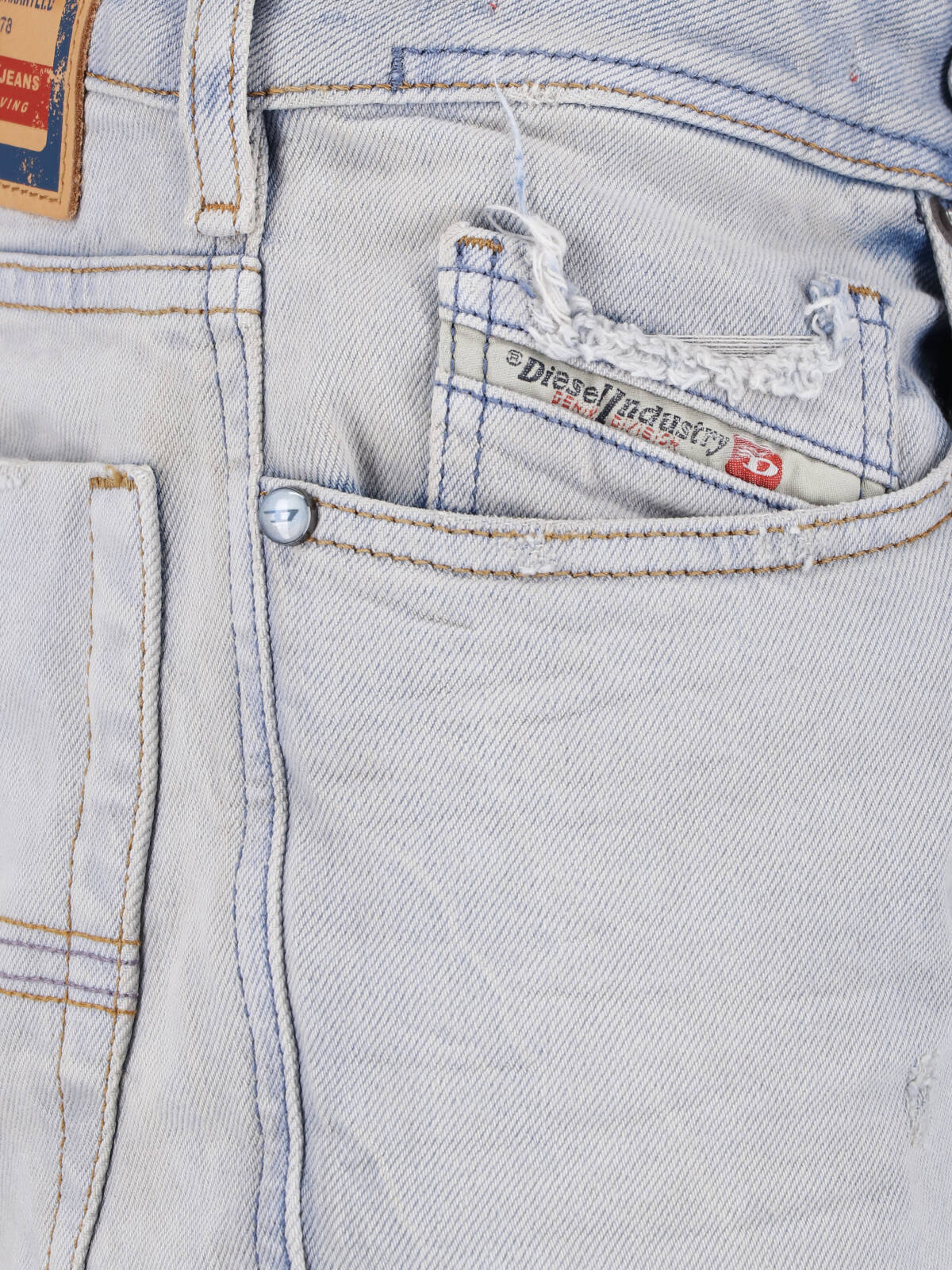 Light Blue Bootcut Jeans with Five-Pocket Design